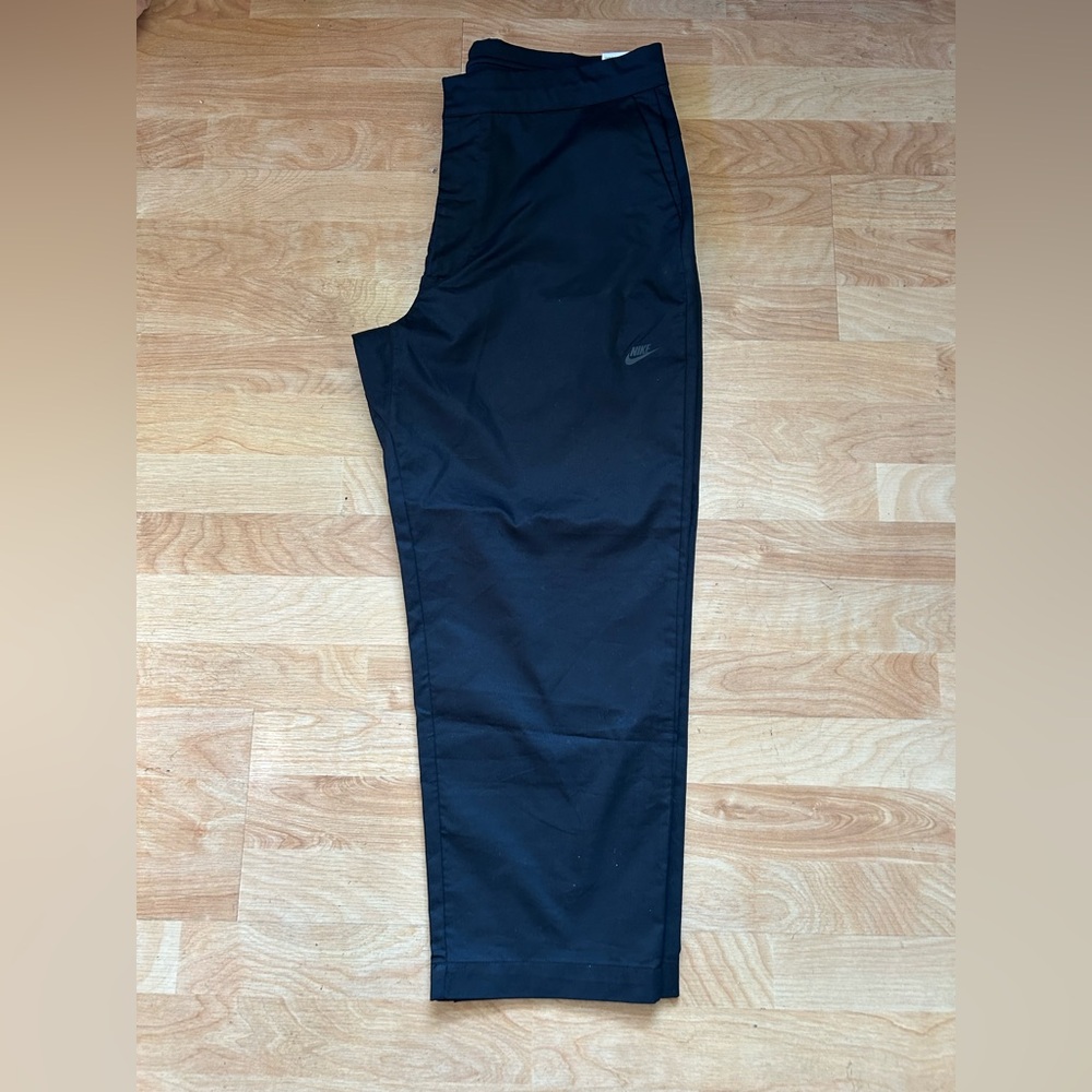 Brand new men’s Nike Sportswear Cargo style pants! Sz 36/Large